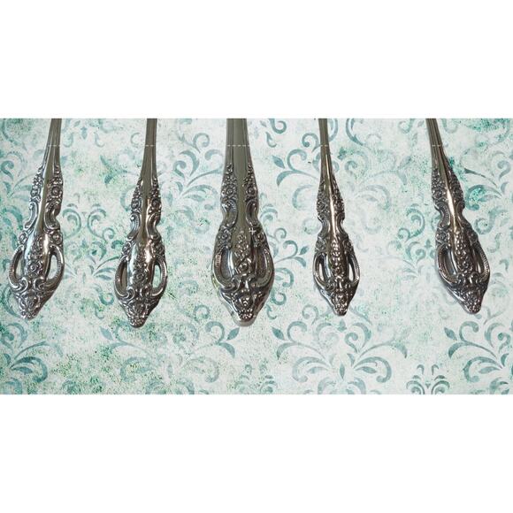 Oneida SSS Queen Bess II Stainless Flatware Set Ornate Floral Scroll Pattern - Picture 8 of 9